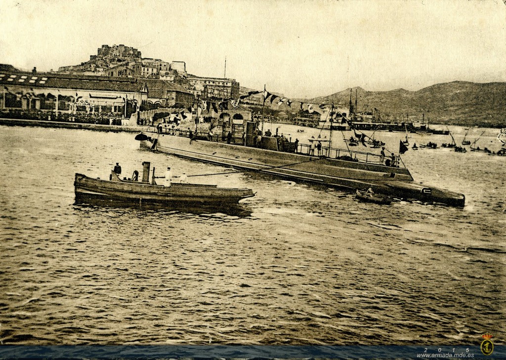 Puesta a flote del submarino B-1 en Cartagena el 2 de junio de 1921.